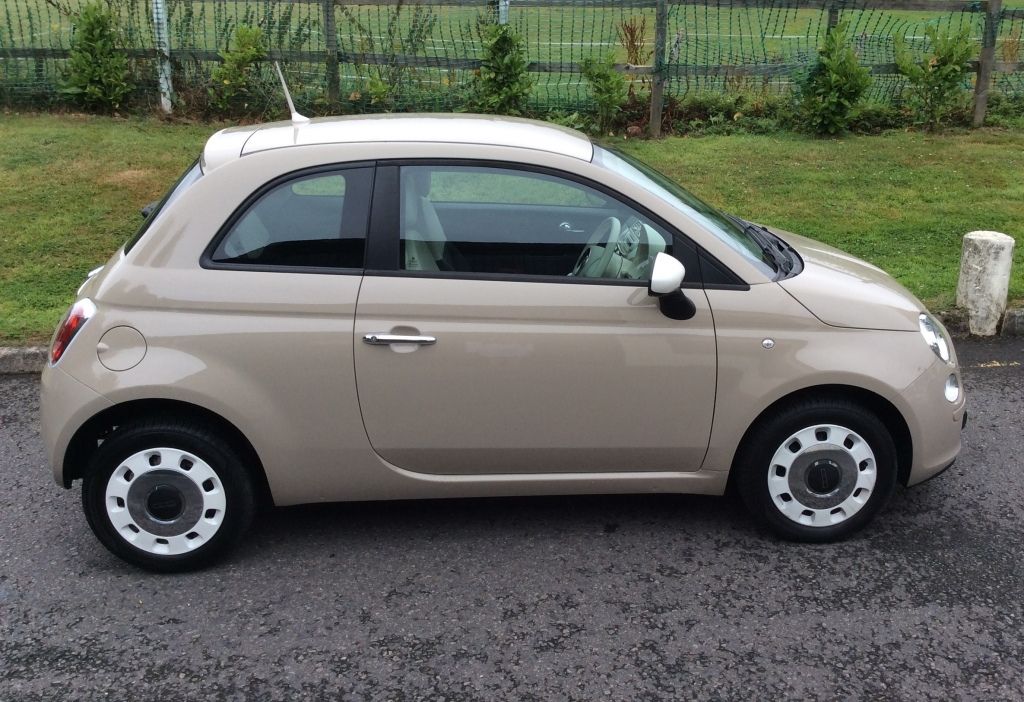 2013 FIAT 500 COLOUR THERAPY WITH STUNNINGLY LOW MILES 8500 & 1 OWNER