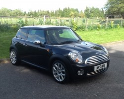 2008 / 58 MINI COOPER IN BLACK WITH FULL LOUNGE LEATHER