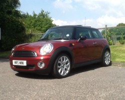 Pippa has chosen this as her 2nd MINI from us – Hope you have as much enjoyment from this MINI as your first one Pippa – 2007 MINI COOPER WITH PANORAMIC GLASS SUNROOF & CHILI PACK – OH & LOW LOW MILES TOO