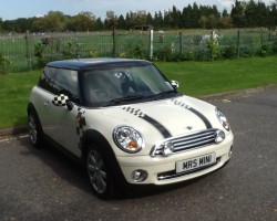 2006 / 56 NEW SHAPE MINI COOPER with Half White Leather & Cruise Control