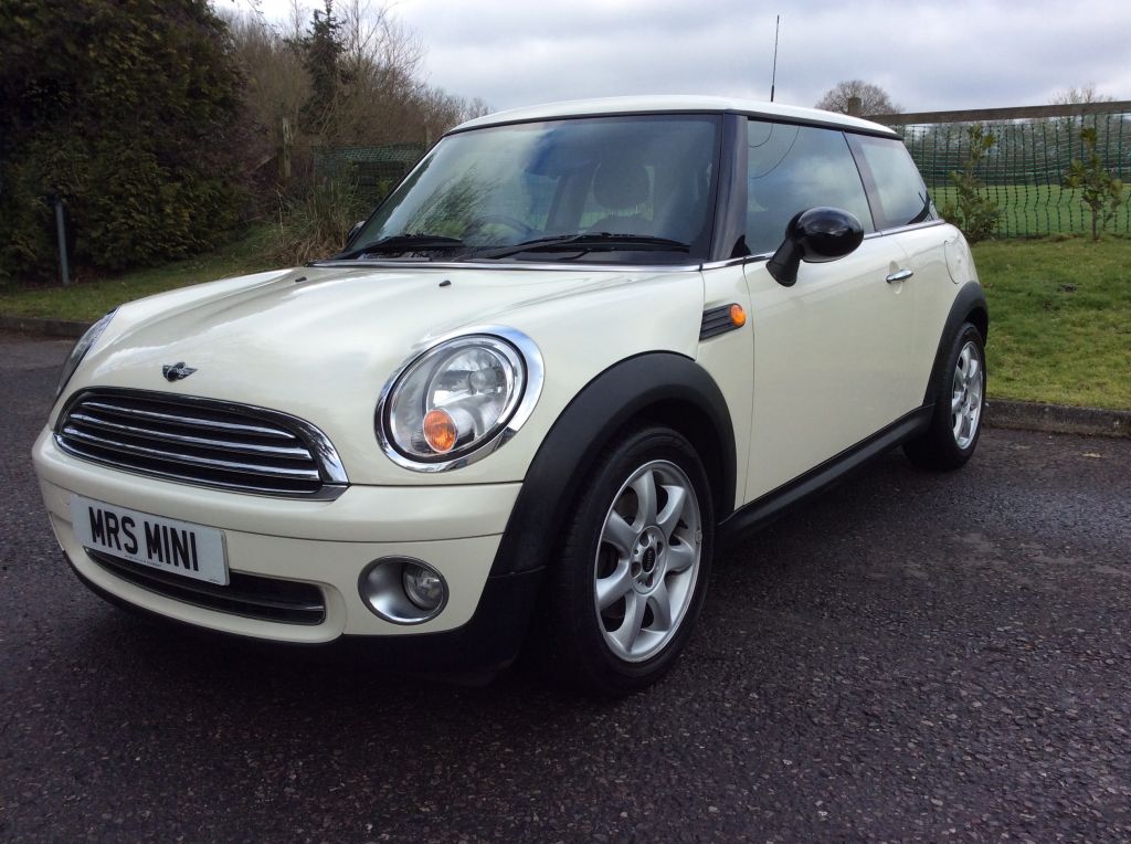 Marianna has chosen this 2008 MINI One 1.4 In Pepper White with Half ...
