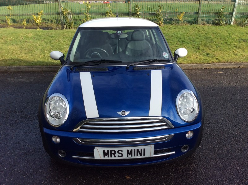 Jill has chosen this 2005/55 MINI Cooper 1.6 Chili Pack in Hyper Blue ...