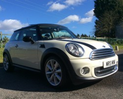 Vera Chose this 2010 / 60 MINI COOPER CHILI PACK – HUGE SPEC – SAT NAV, SUNROOF BLUETOOTH FULL LEATHER HEATED SEATS, CRUISE & FULL MINI SERVICE HISTORY ALL IN PEPPER WHITE