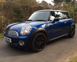 Henry the MINI is going to live with Kathryne & her family – 2007 / 57 MINI COOPER BLUE WITH PANORAMIC GLASS SUNROOF & ALLOYS