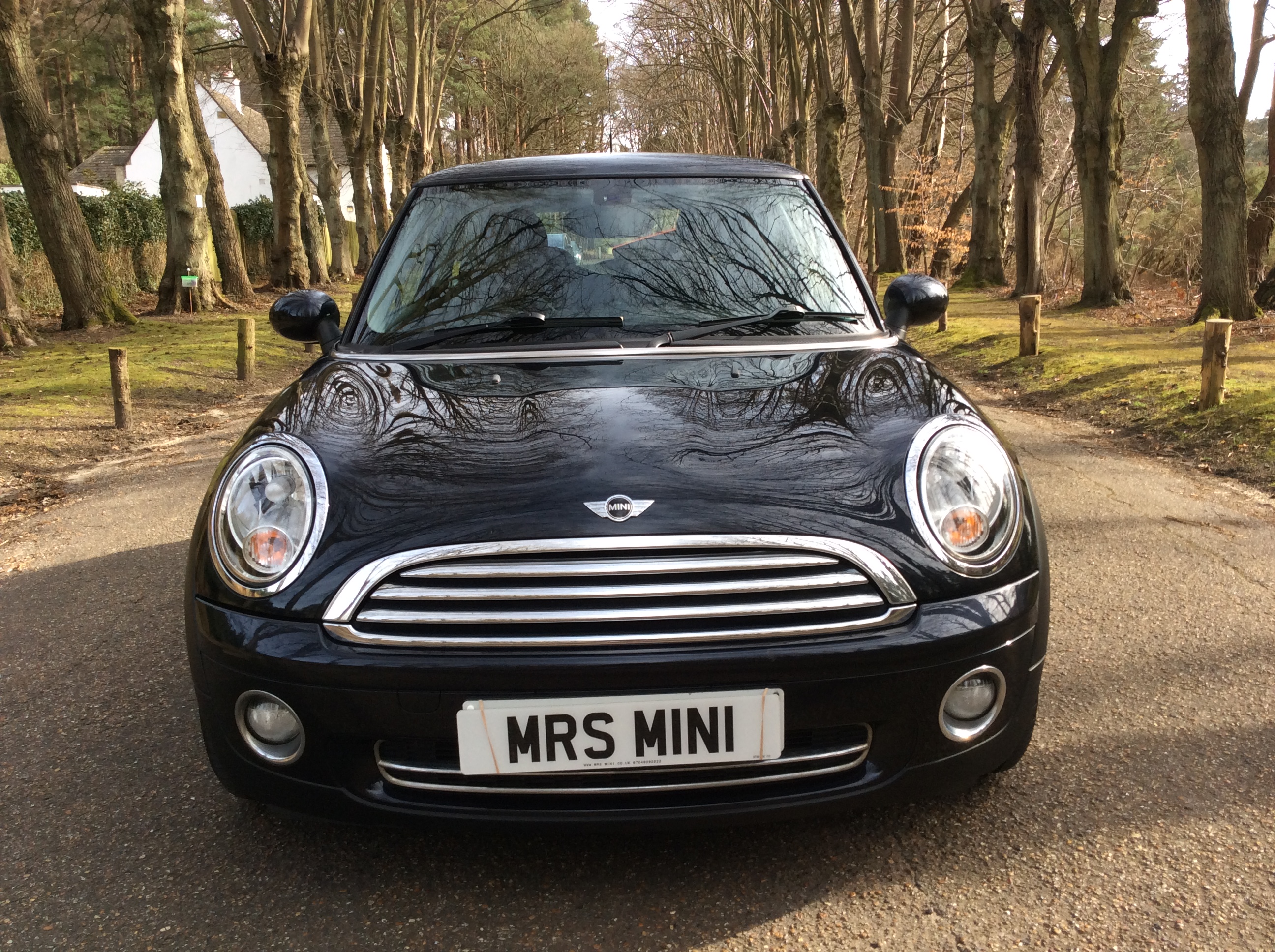 Too Late Vera has chosen this 2007 57 MINI ONE 1.4 in Black with Visibility  Pack including Heated Front Windscreen & Cruise & Multifunction Steering  Wheel - Mrs MINI - Used MINI Cars for Sale