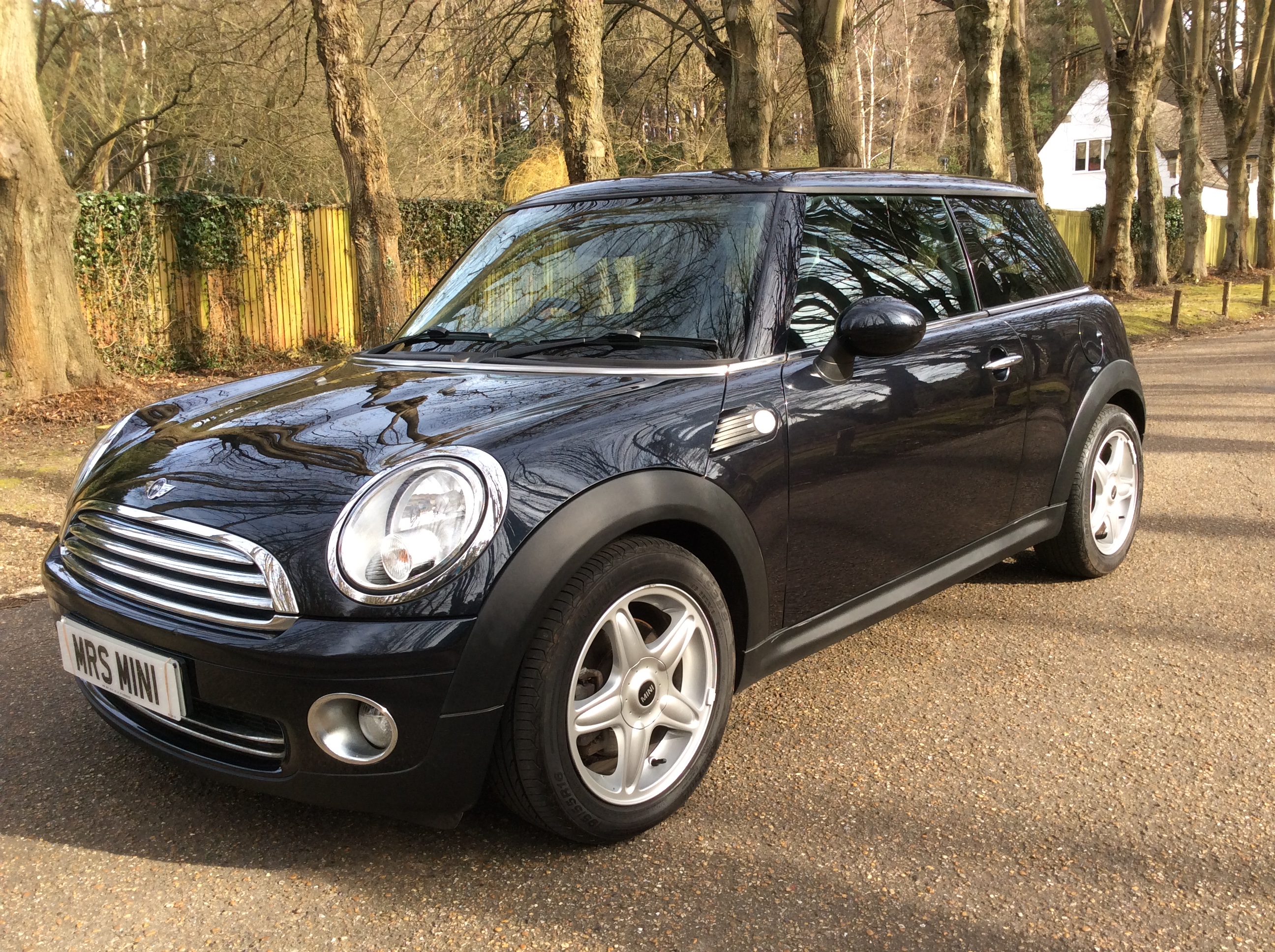Too Late Vera has chosen this 2007 57 MINI ONE 1.4 in Black with Visibility  Pack including Heated Front Windscreen & Cruise & Multifunction Steering  Wheel - Mrs MINI - Used MINI Cars for Sale