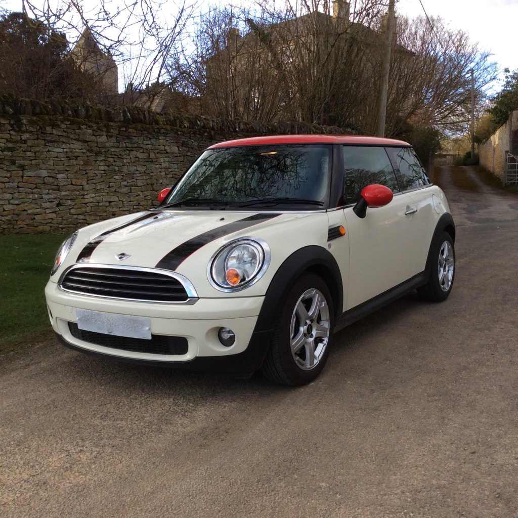 Tara has chosen this 2009 MINI One 1.4 in Pepper White with Red Roof & Mirror Caps Mrs MINI