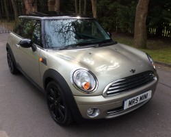 Simon & Kim have chosen this 2006 / 56 New Shape MINI Cooper with Really Nice Spec