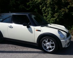 2006 / 56 MINI Cooper in Pepper White with Low Miles & Chili Pack