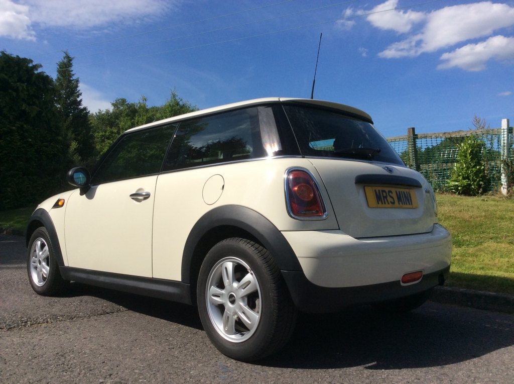 The Lovely Sammy & her partner seem pleased with their 2009 / 59 MINI ...