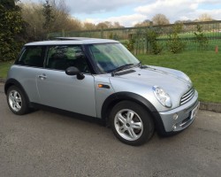 2005 MINI One Automatic with SUNROOF & REAR PARKING SENSORS