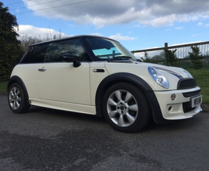 Vicky has chosen this as her Birthday pressie from her loved ones – 2006 MINI Cooper Chili Pack in Pepper White with JCW Bodykit