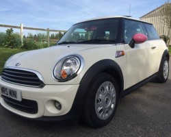 Hinna has chosen to have this 2013 MINI One Pepper Pack In Pepper White With Mirrors **Rare With Sunroof Alloys & Half White Leather**