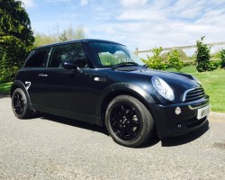 Too late this one is sold!  2006 MINI One Seven 1.6 Astro Black Metallic