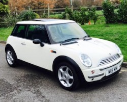 2003 MINI Cooper In Pepper White with SUNROOF LEATHER & CHILI PACK + 7 SERVICE STAMPS