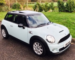 Angel chose this 2013 / 63 MINI Hatch 1.6 Cooper S (Sport Chili) AUTOMATIC – HUGE SPEC SUNROOF NAV & LEATHER In Ice Blue