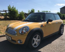 Sandra has chosen this 2007 / 56 MINI Cooper with Chili Pack In Great Condition with Low Miles