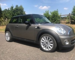 Lesley has chosen this 2012 MINI Cooper Chili Pack in Velvet Silver with Low Miles & Full Service History plus she has upgraded 17″ Alloy Wheels