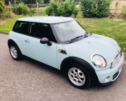 Chosen as a gift for Jasmine is this 2012 / 62 MINI One In Ice Blue with Low Miles – Drives nicely too!