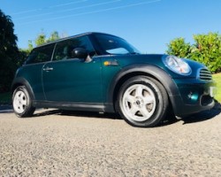 Deposit taken 2009 / 59 MINI Cooper Automatic in British Racing Green with Air Con – VALUE FOR MONEY