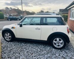 1.4 MINI ONE Automatic with Pepper Pack in Pepper White with Service History