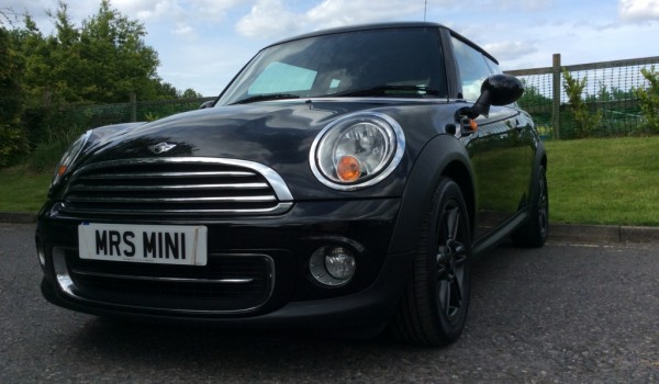 Wayne is treating his lovely wife Sandy to this 2011 / 61 MINI Cooper in Black with Sat Nav & Lots more….  Better pictures to follow when it stops raining !!