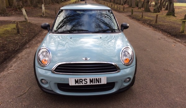 Good Choice Abi & Great Name – Whinny the MINI !!  – 2011 / 61 MINI One Avenue in Ice Blue with Air Con Alloys & 19K miles