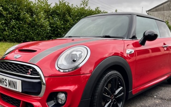 2017 Mini Cooper S Automatic with John Cooper Works Aerodynamic Kit