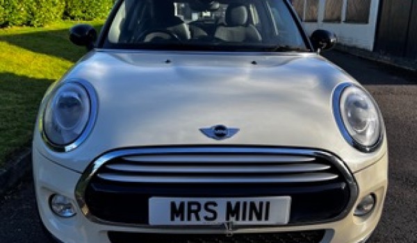 2015 Mini Cooper with High Spec and Low Miles