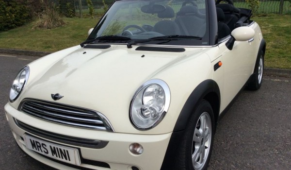 2007 /57 MINI Cooper Convertible in Pepper White – The Summer is a coming!