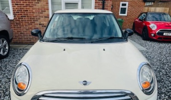 1.4 MINI ONE Automatic with Pepper Pack in Pepper White with Service History