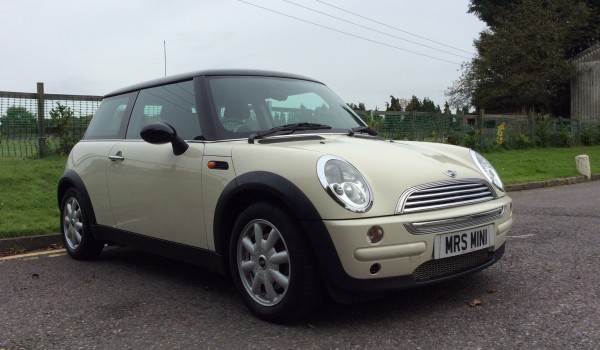 2004 MINI Cooper in Pepper White with LOW MILES 55K