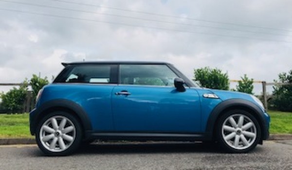 Lynn chose this 2009 / 59 MINI Cooper S – Chili Pack, Full Service History & More – Called Eddie!