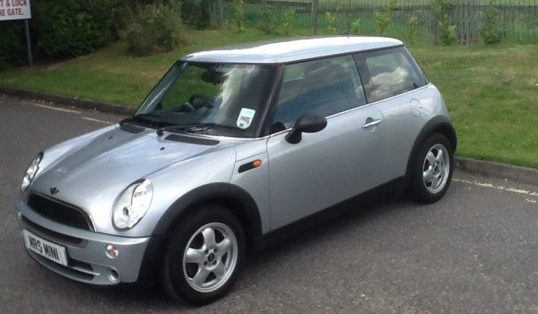 Gabby will be taking Yogi home with her to lear to drive in….    (watch out for his new name!) 2006 MINI ONE in PURE SILVER– VERY LOW MILES & IN FANTASTIC SHAPE FOR HER AGE….  Now wearing upgraded 15″ Alloy Wheels