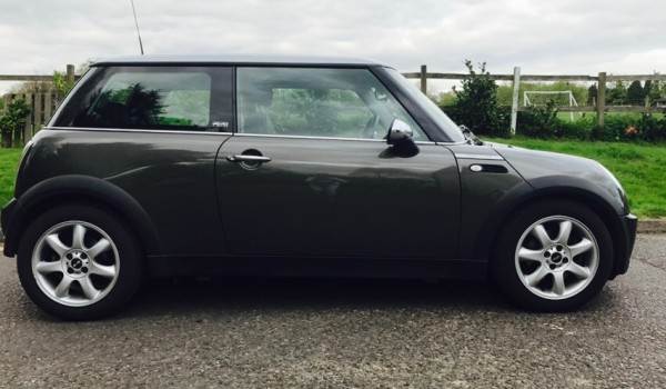 Harriet & Sian have chosen this 2006 MINI Cooper Park Lane 1.6 Auto With Full Leather Heated Seats