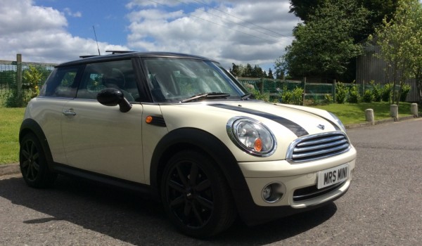 2009 MINI Cooper Chili in Pepper White with Lounge Leather & Panoramic Sunroof Chili Pack