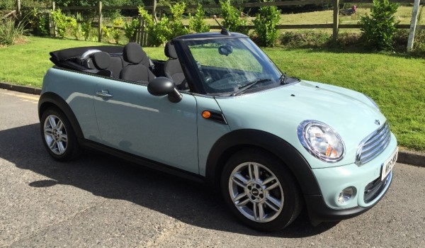 Welcome back to this 2013 MINI One Convertible 1.6 Ice Blue  52K MILES