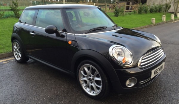 Heather is one lucky young lady – Mum and Dad are treating her to this 2009 MINI One Automatic in Midnight Black Just 1 Owner from New & High Spec 1.4 Lower Insurance