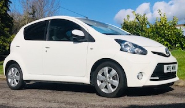 2013 / 62 Toyota Aygo Fire in Brilliant White with Cool Dark Grey Interior