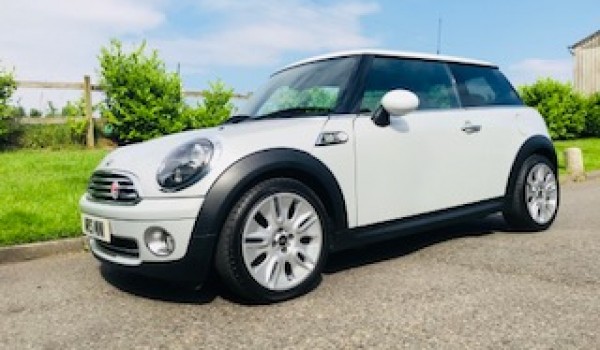 2010 Limited Edition MINI Cooper Camden In White Silver with Full Service History