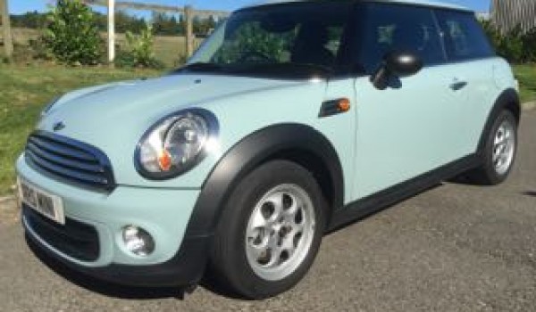 Lara has chosen this 2012 MINI One Avenue with Pepper Pack in Ice Blue – 1 owner from new, Bluetooth & Alloys