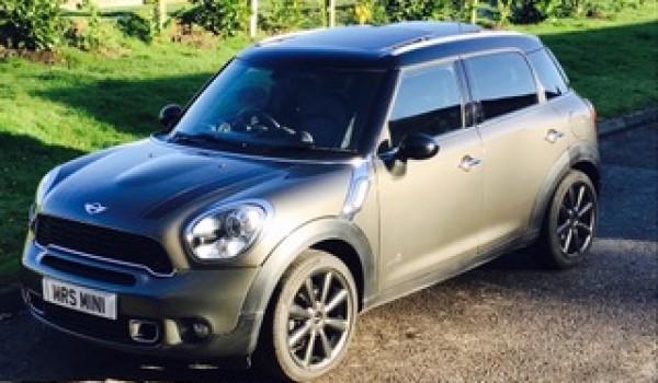 Michael Jackson (yes really) & his beautiful wife Kate have chosen this 2012 MINI Countryman Cooper SD All 4 Automatic – Very Stylish With Plenty Of Toys