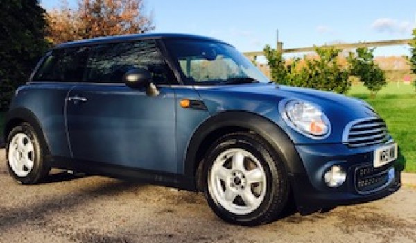 2010 / 60 MINI One Automatic with PEPPER & VISIBILITY Packs Plus she has Full Punch Leather Sports Seats too