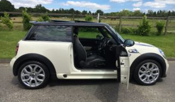 Kate has chosen to upgrade her Park Lane MINI to this 2008 / 58  MINI COOEPR S AUTOMATIC  in Pepper White with Sunroof, Full Lounge Leather LOW MILES 28K & both Chili & Visibility Packs