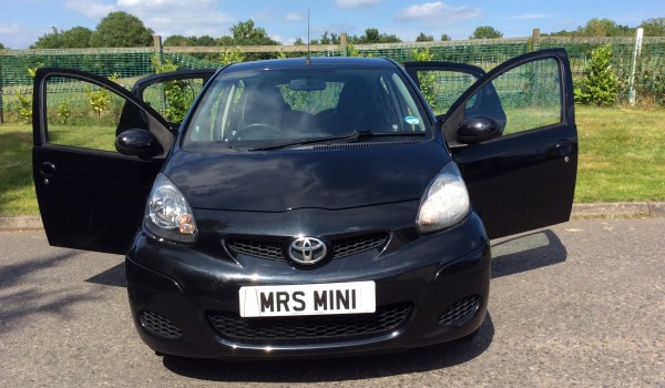 Paul is treating his grand-daughter to this 2010 Toyota Aygo – cute & economical with FULL SERVICE HISTORY