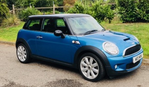 Lynn chose this 2009 / 59 MINI Cooper S – Chili Pack, Full Service History & More – Called Eddie!