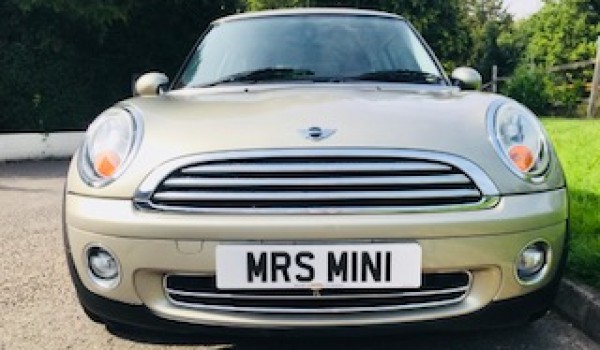 Dez has chosen this 2007 MINI Cooper In Sparkling Silver with Full Punch Leather & Low Miles