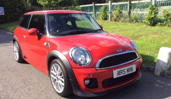 Emma chose this 2011 / 61 MINI One with HUGE SPEC & Low MILES JOHN COOPER WORKS BODYKIT, BLUETOOTH, CRUISE FULL MINI HISTORY