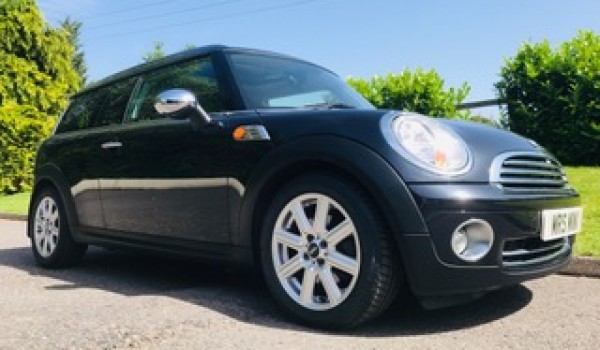 2007 57 MINI Cooper Clubman Automatic in Black with Panoramic Sunroof