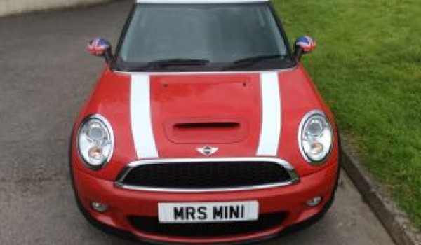 James chose this 2009 / 59 MINI Cooper S with Chilli Pack Electric Double Panoramic Glass Sunroof & Bluetooth 1 Owner Called Raskel!